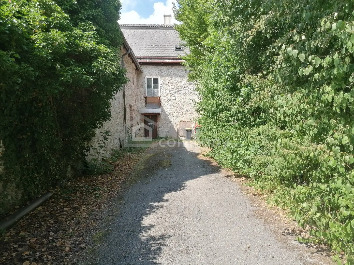 History meets Future - Unique Four-Sided Courtyard Farmstead with Inn and 4 Residential Units
