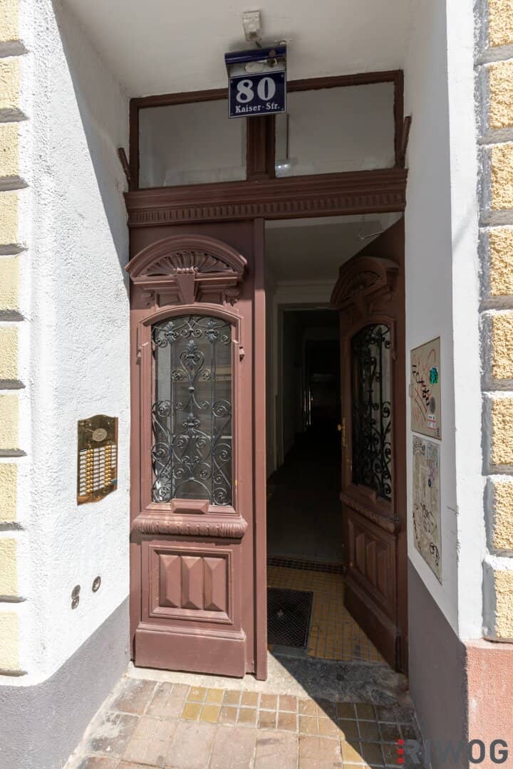 Quiet old building apartment // Kaiserstraße, 1070 Wien