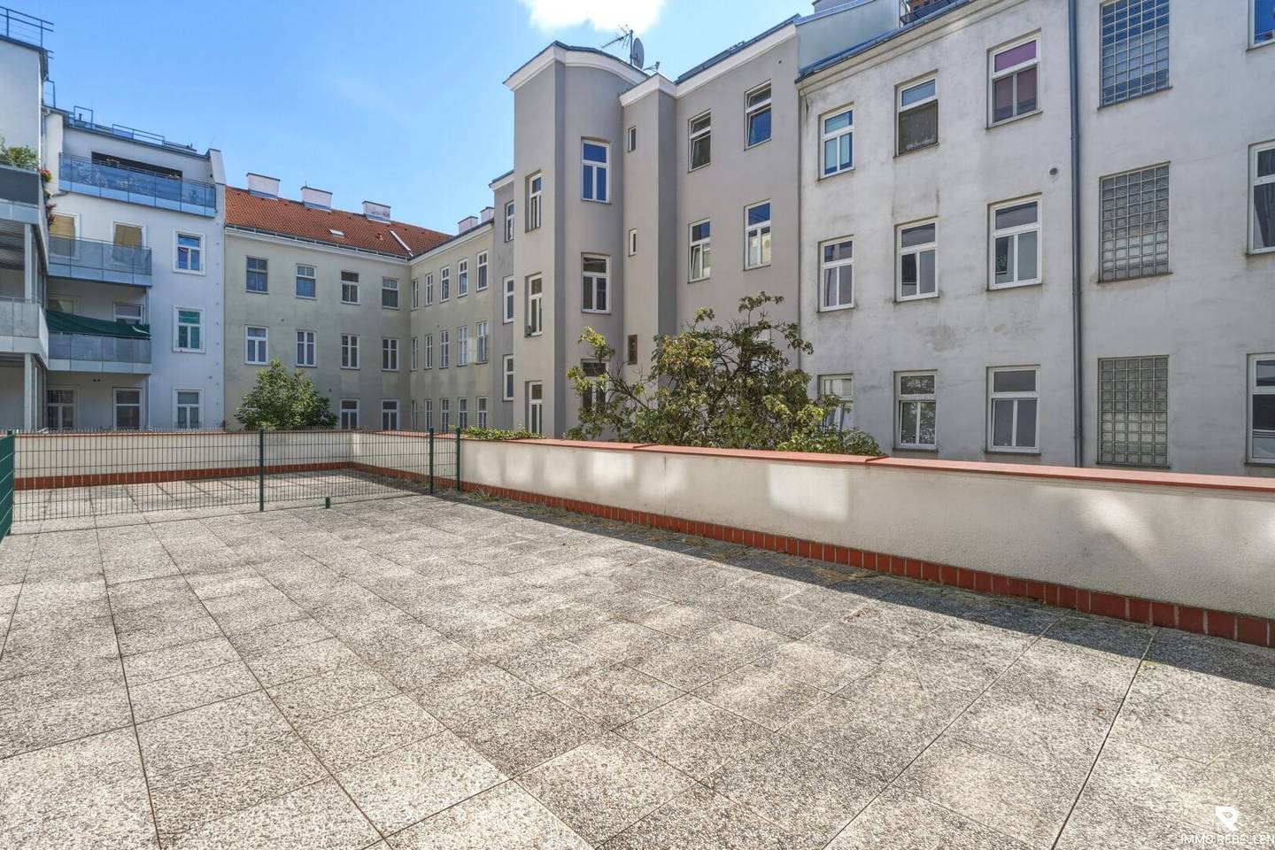 Living with exceptionally generous outdoor space – 3 rooms &amp; 65 m² terrace in 1120 Vienna