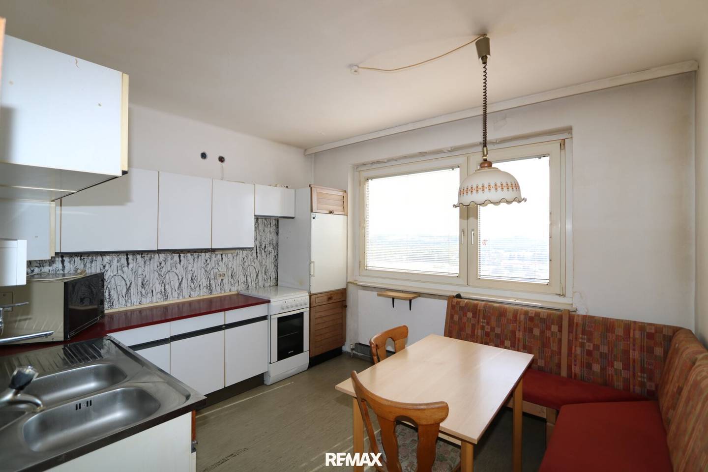 Living above the roofs of Wels | 3-room condominium on the 23rd floor with two loggias and stunning view