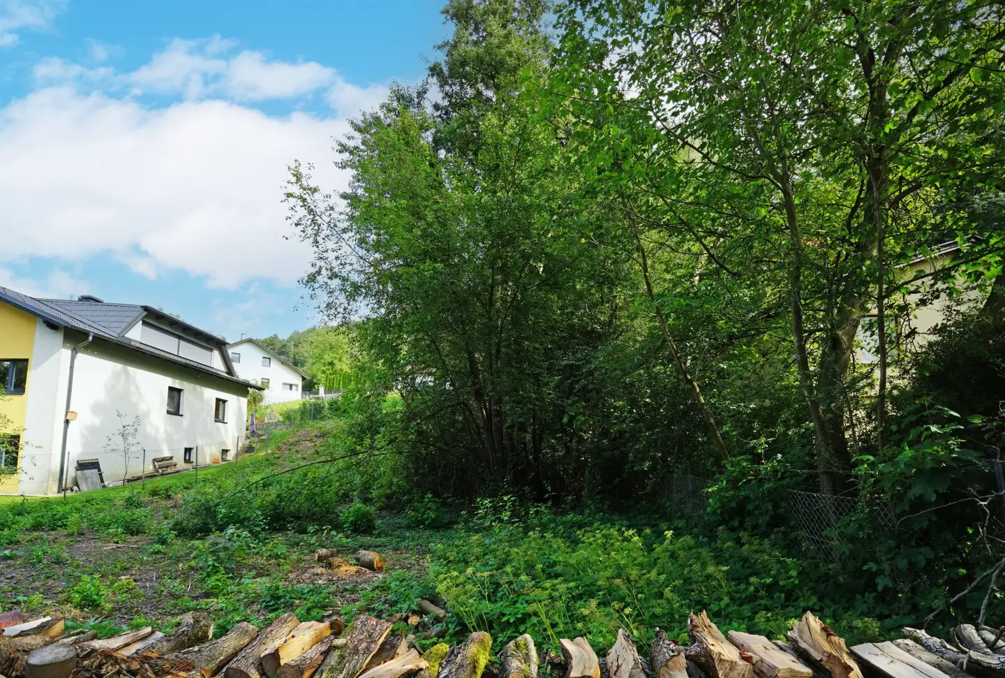 Plot of land in a green setting in the Pressbaum center