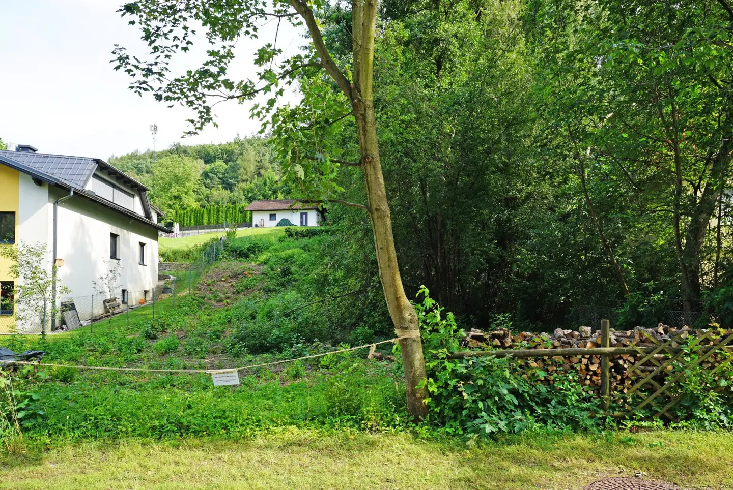 Plot of land in a green setting in the Pressbaum center