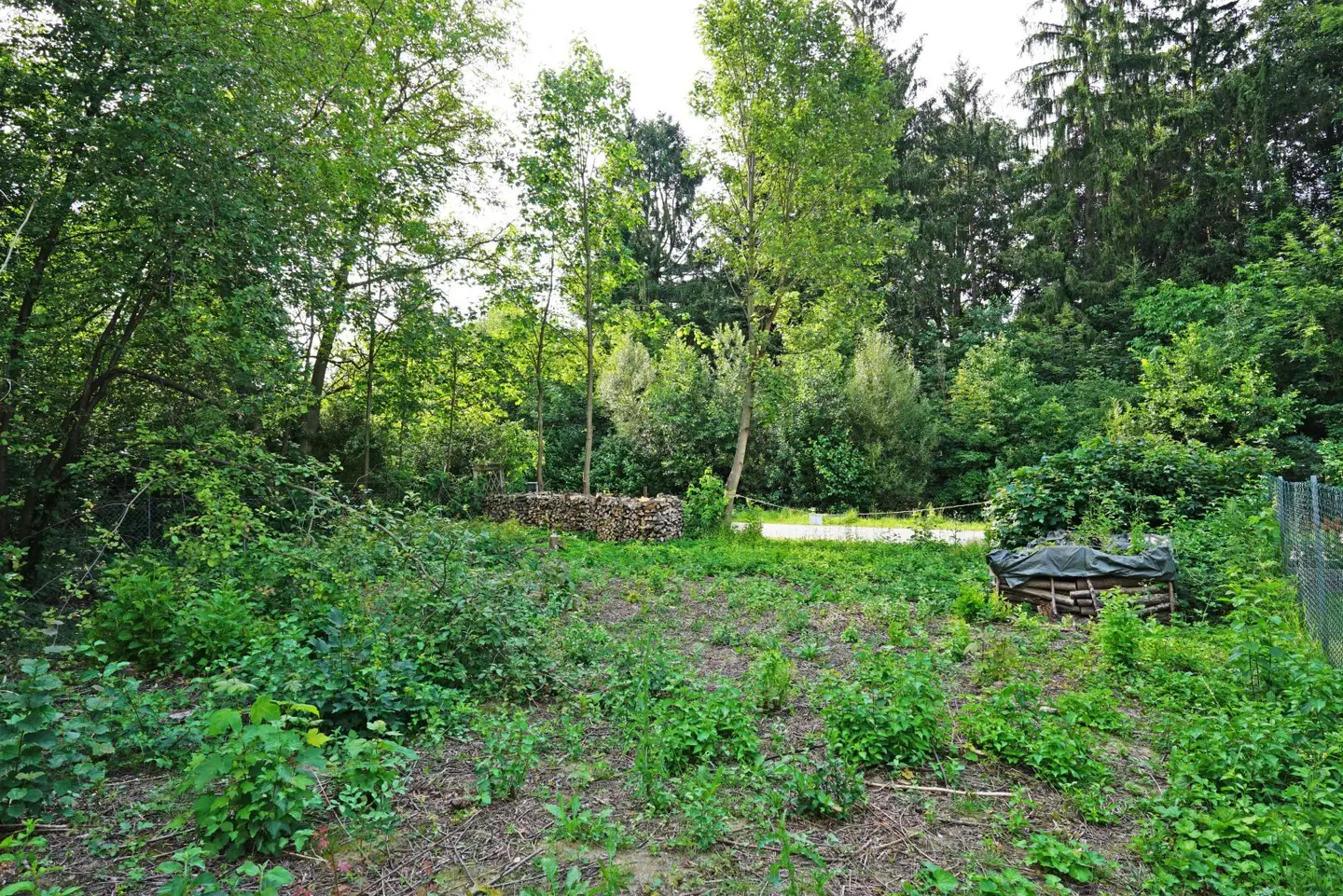 Plot of land in a green setting in the Pressbaum center