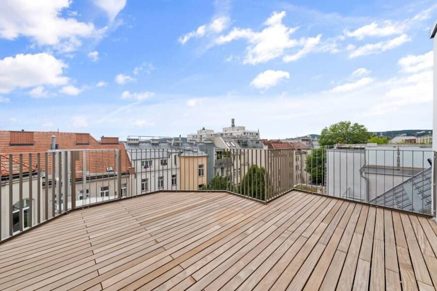 ERSTBEZUG ! Schöne 112,4 m² Dachwohnung in einem hochwertig saniertem Gebäude (Top 24)