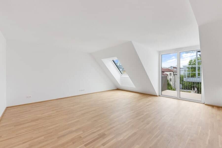 ERSTBEZUG ! Exklusives 77 m²Dachwohnung in generalsanierten, historischem Gebäude (Top 20)