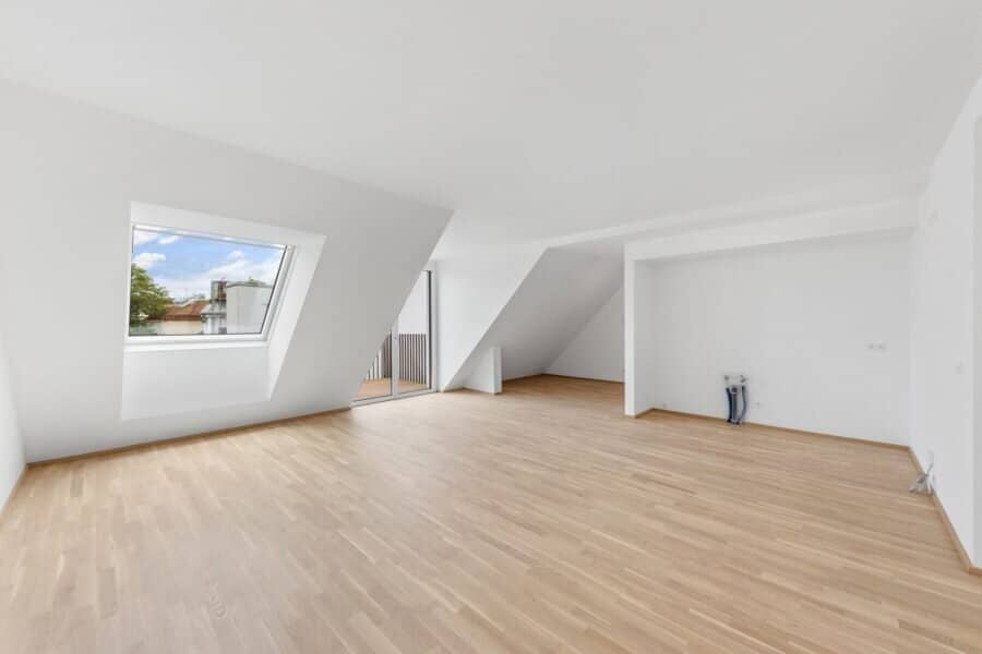 ERSTBEZUG ! Exklusives 77 m²Dachwohnung in generalsanierten, historischem Gebäude (Top 20)
