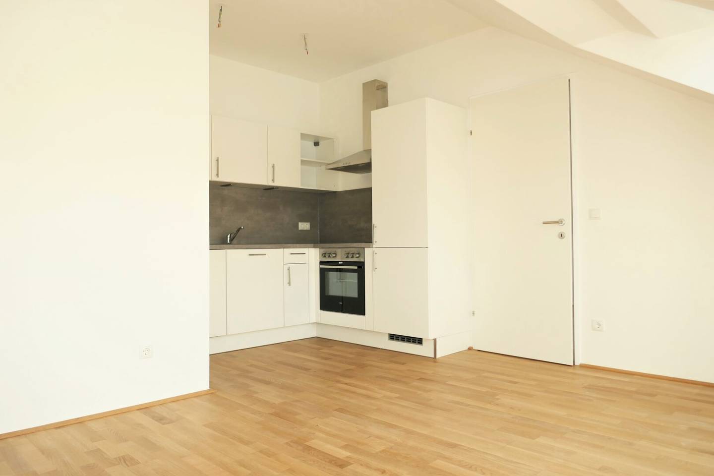 3.83% return - Investment apartment - Nicely laid out apartment (2 rooms) (TOP 11, attic - Staircase 1)