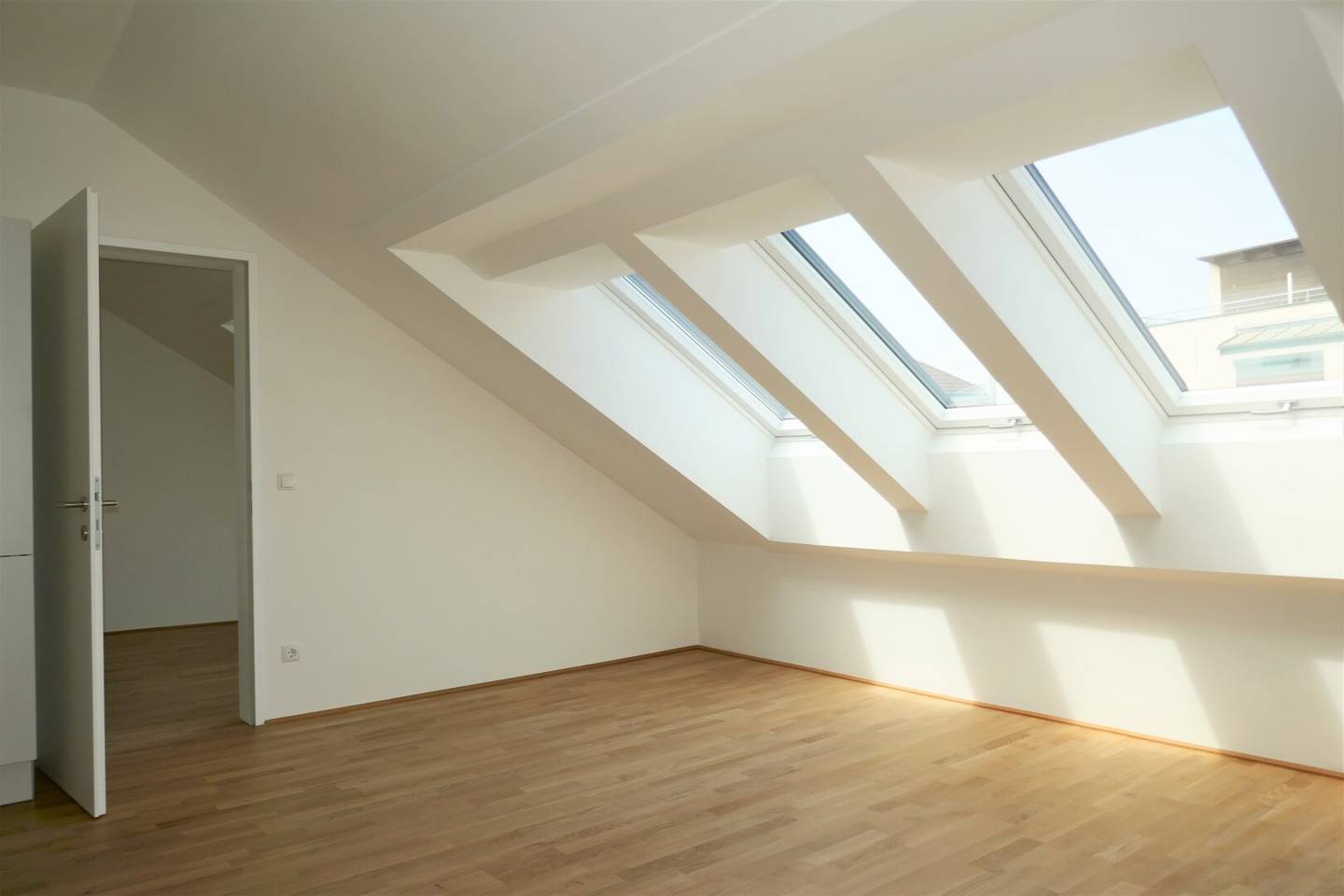 3.83% return - Investment apartment - Nicely laid out apartment (2 rooms) (TOP 11, attic - Staircase 1)