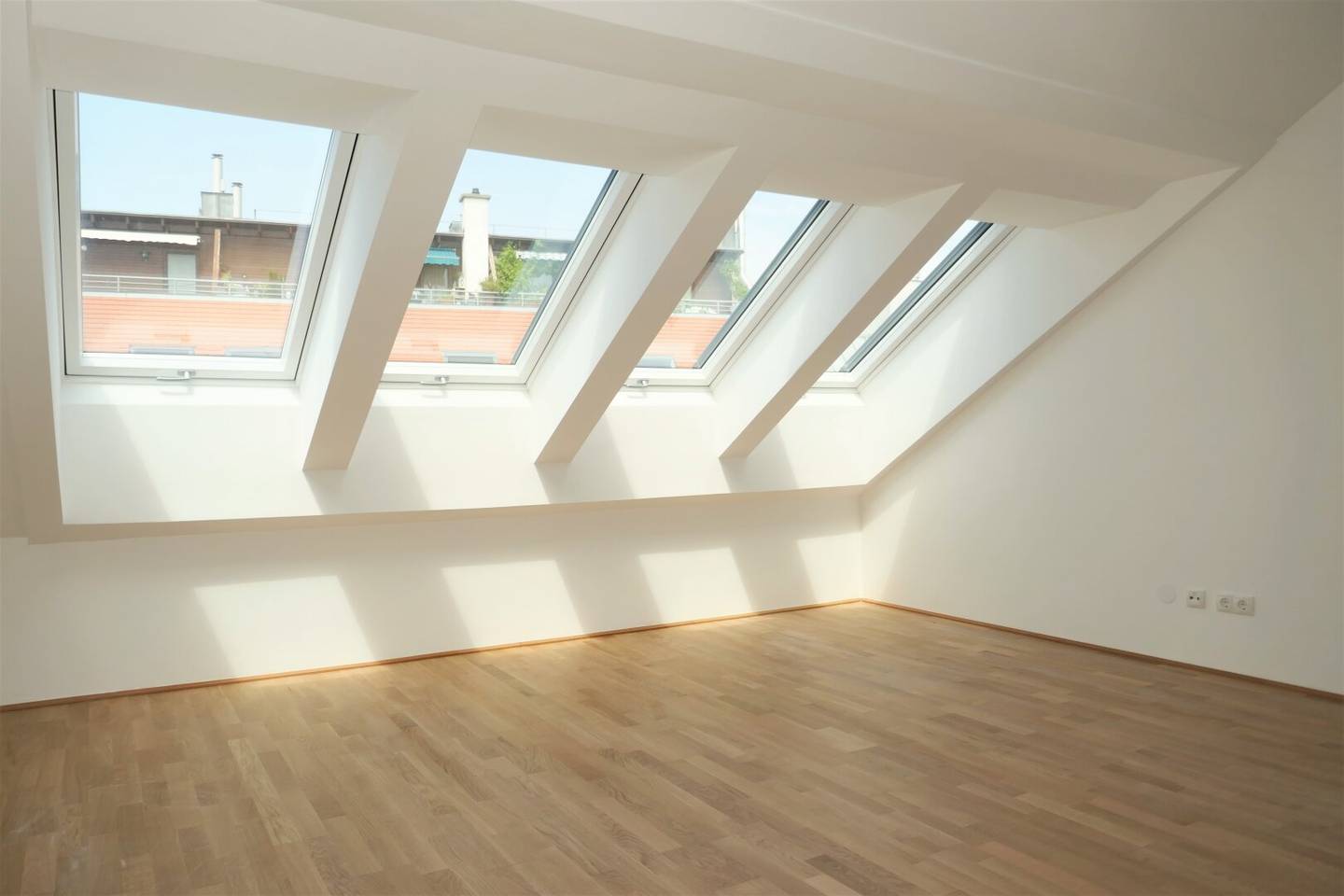 3.83% return - Investment apartment - Nicely laid out apartment (2 rooms) (TOP 11, attic - Staircase 1)