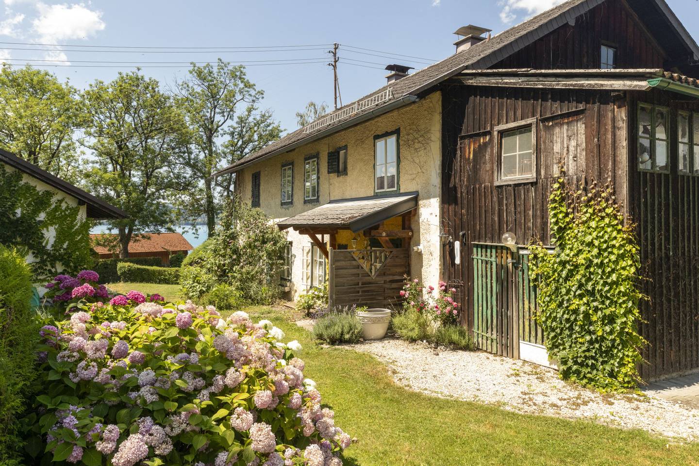 Unmittelbare Seenähe auf großem Grundstück Wohnung