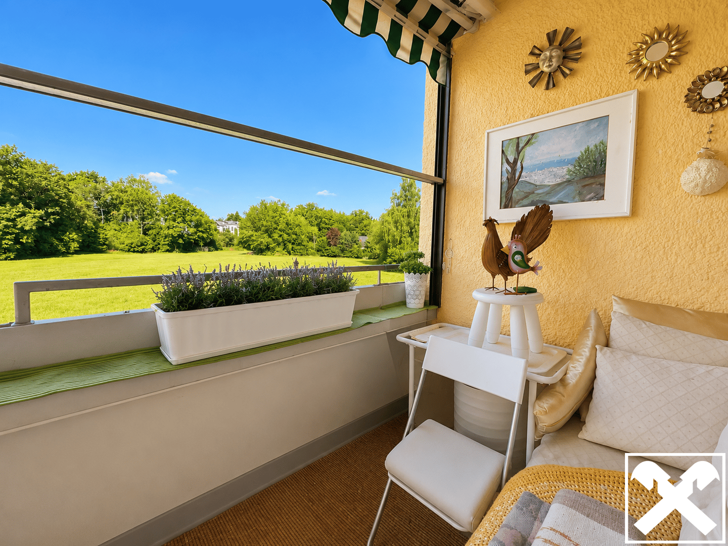 Helle Wohnung mit Loggia und Tiefgaragenplatz in grüner Lage