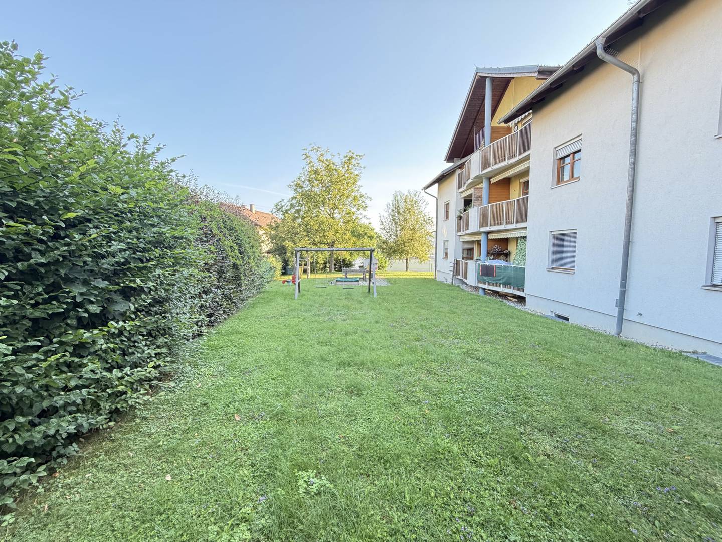 Helle Wohnung mit Loggia in ruhiger stadtnaher Lage