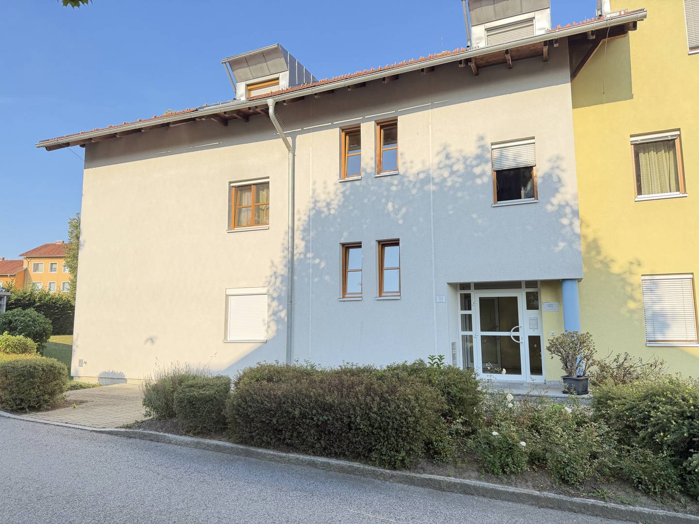 Helle Wohnung mit Loggia in ruhiger stadtnaher Lage