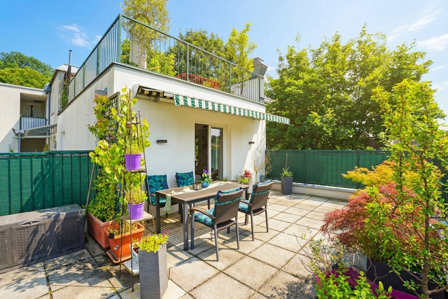 Apartment with a large roof terrace and green view