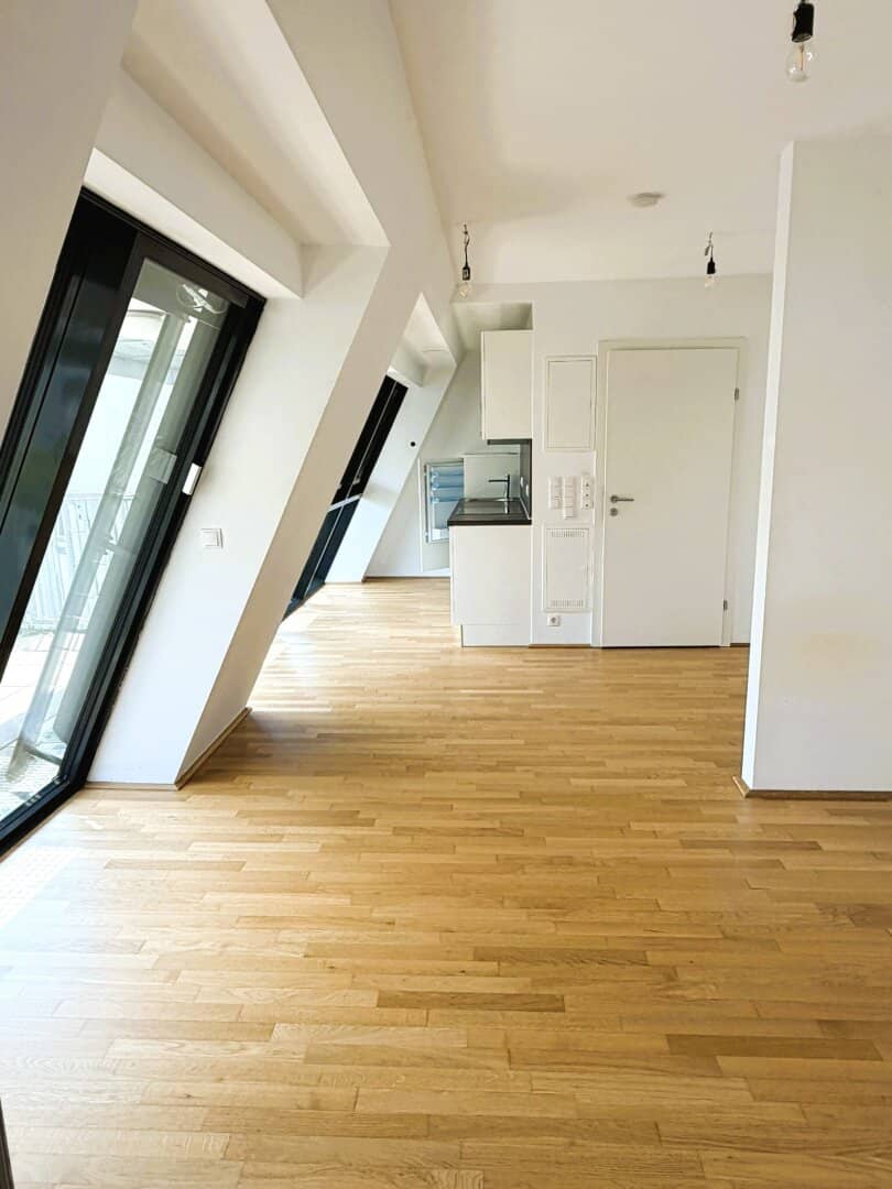 Wohnraum mit Blick in die Küche