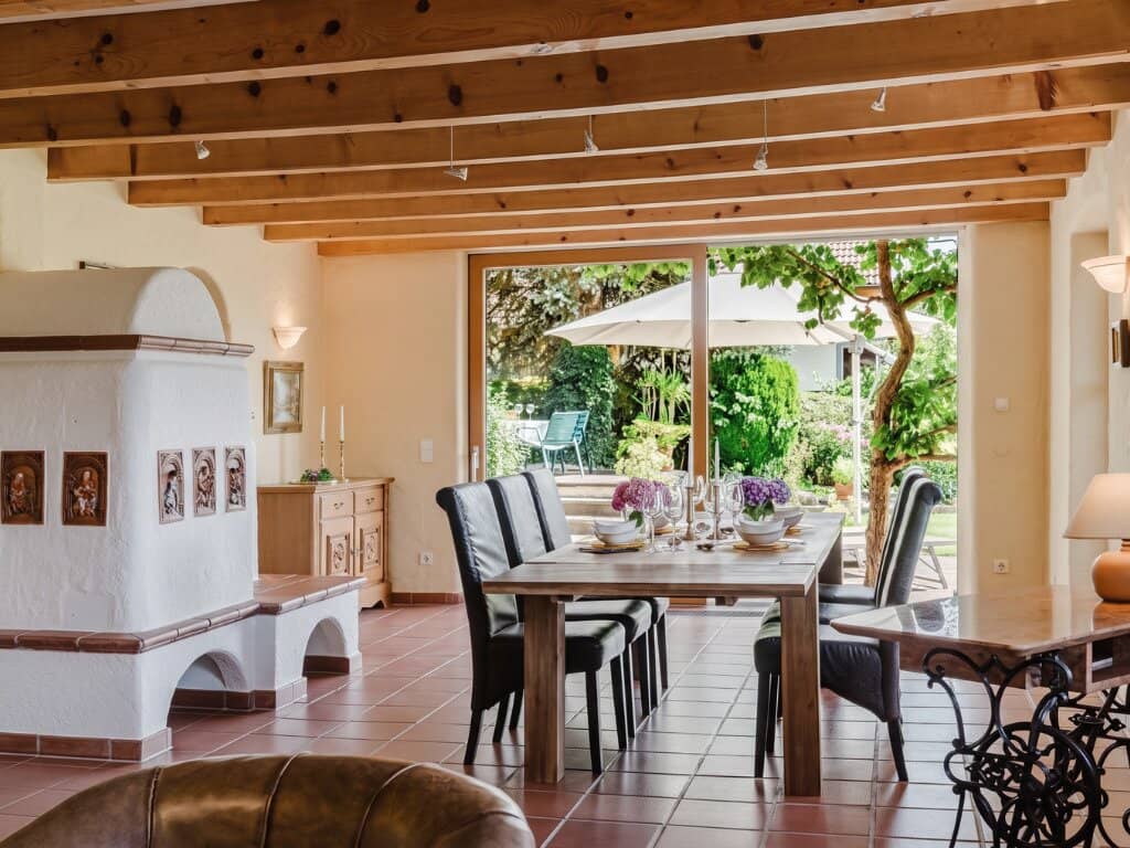 Raum für Generationen. Ein besonderes Landhaus mit Einliegerwohnung und Irrseeblick