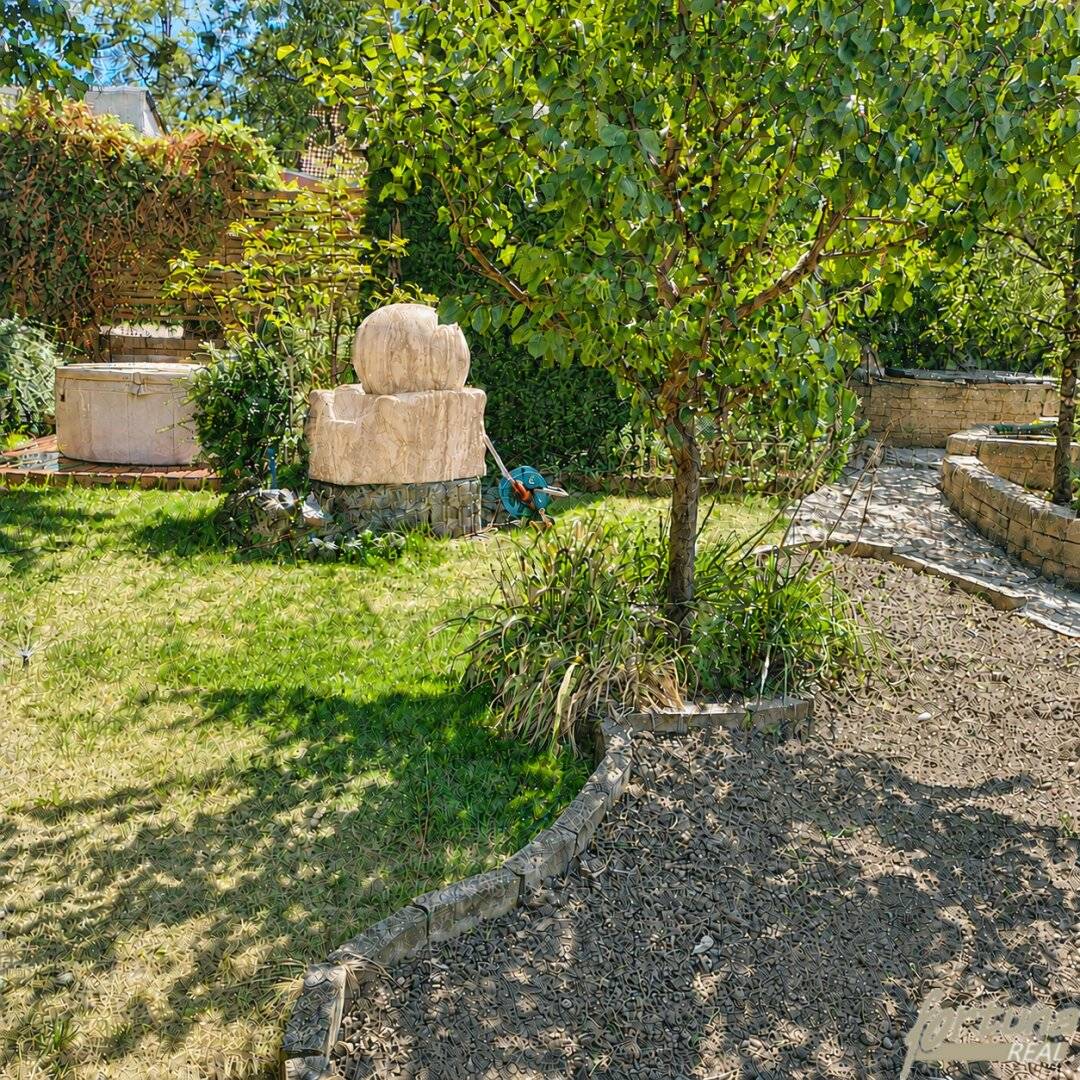 Stylish villa from 1913 with a dream garden in Fischamend