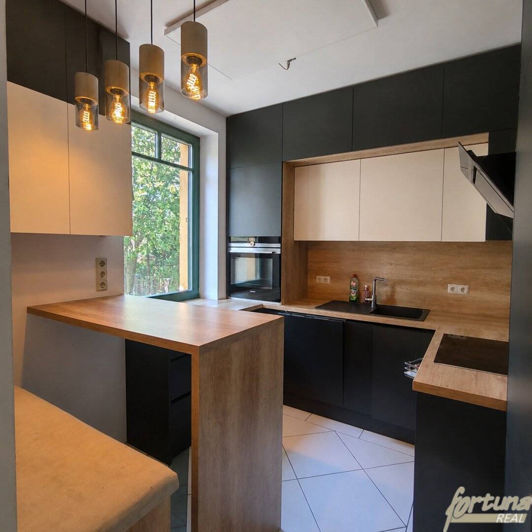 Stylish villa from 1913 with a dream garden in Fischamend