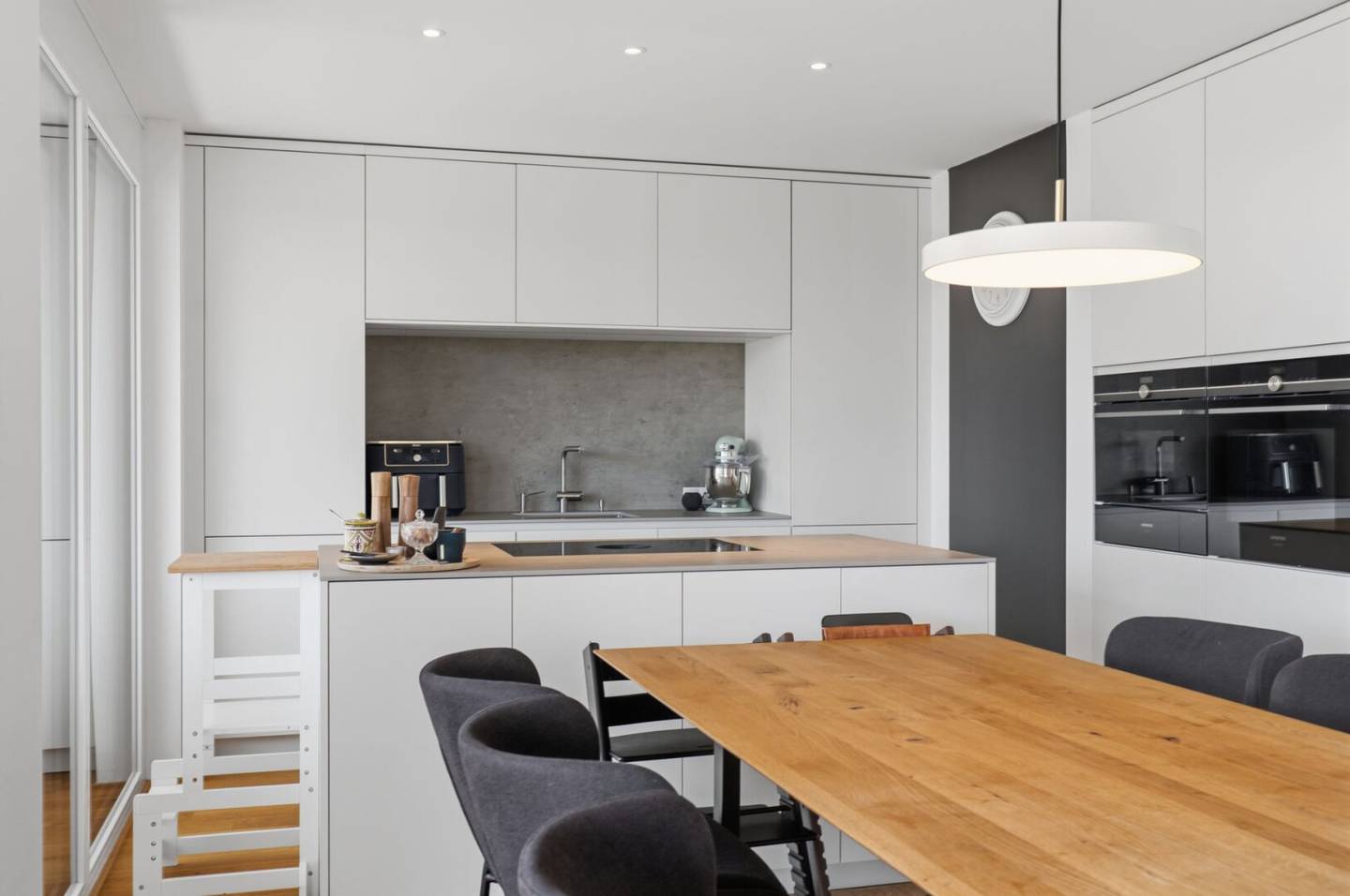 Hard: Hochmoderne 3-Zimmer-Wohnung in begehrter Lage mit riesiger Terrasse, zwei Autoabstellplätzen und vielen weiteren Highlights!