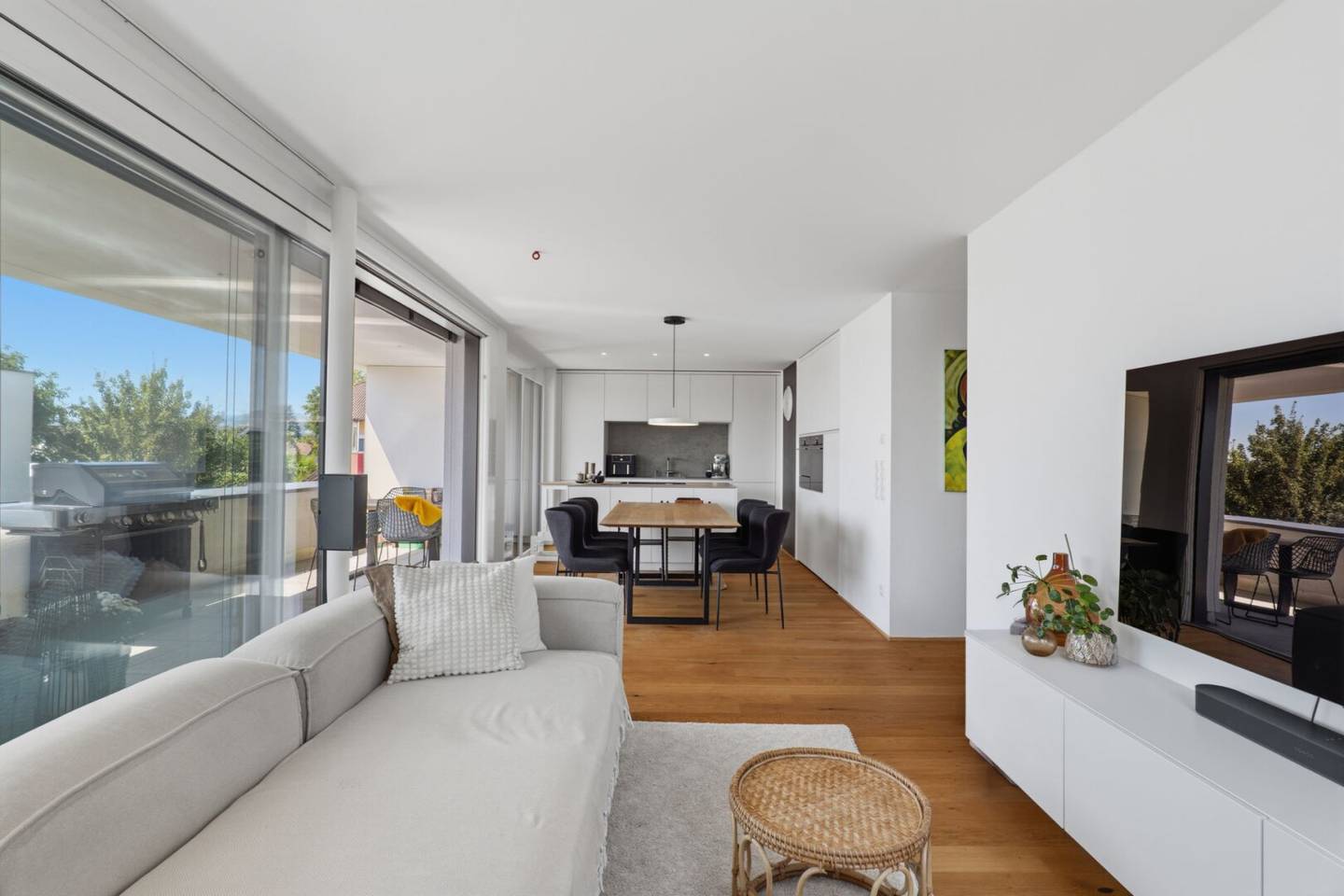Hard: Hochmoderne 3-Zimmer-Wohnung in begehrter Lage mit riesiger Terrasse, zwei Autoabstellplätzen und vielen weiteren Highlights!