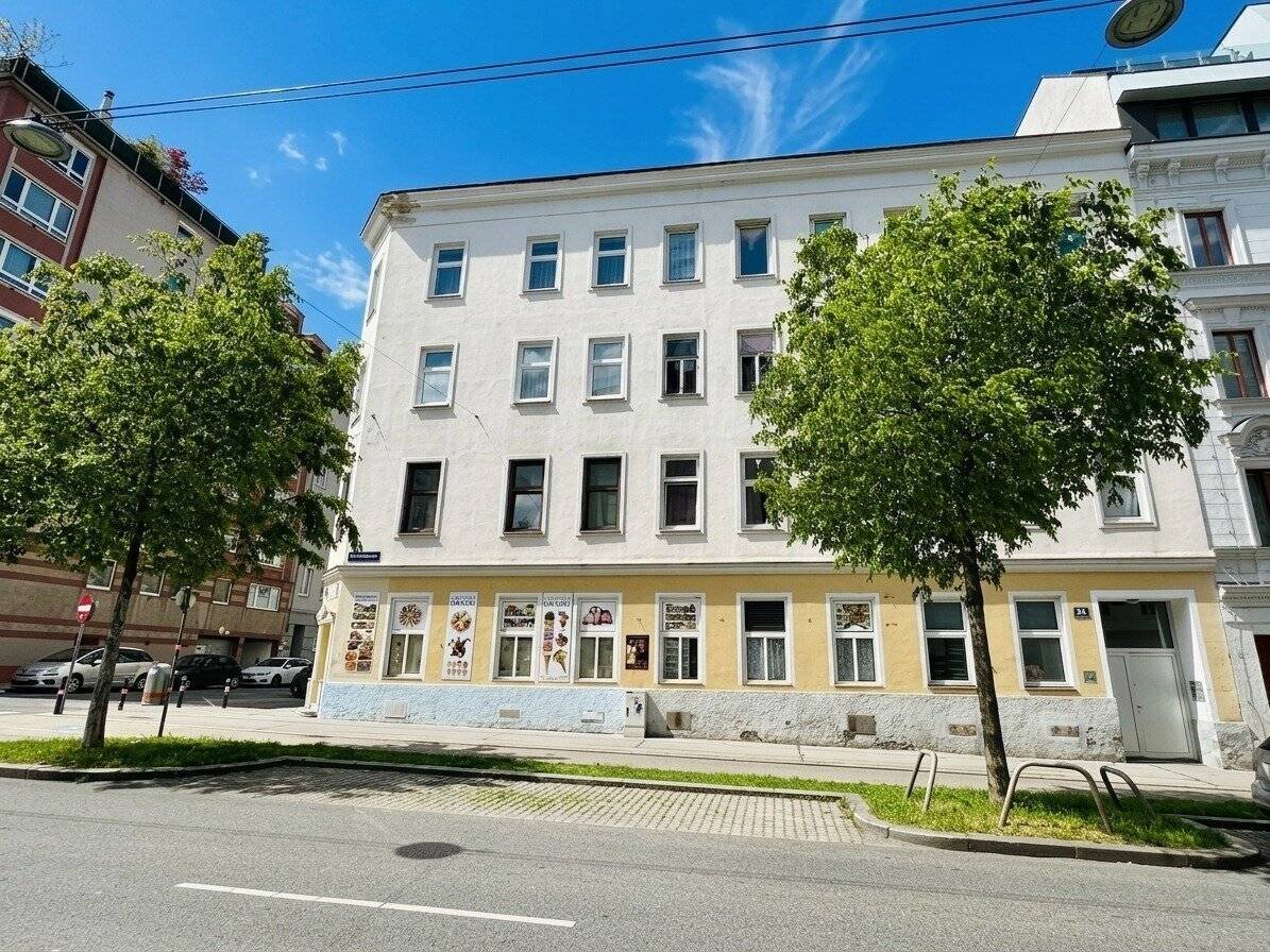 Great single and student apartment Top complex only 5 minutes to U1