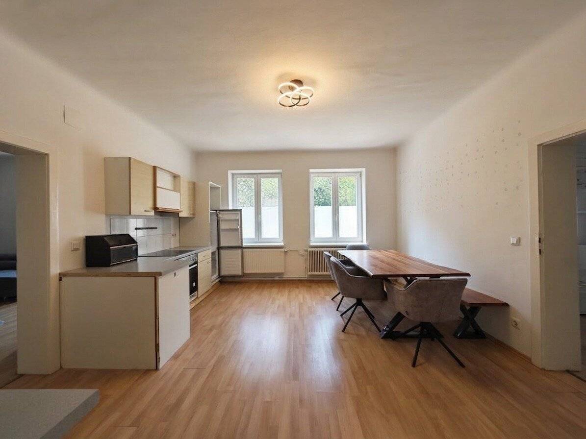 Wohnen oder Büro / Praxis - Parkplatzmöglichkeiten vorhanden