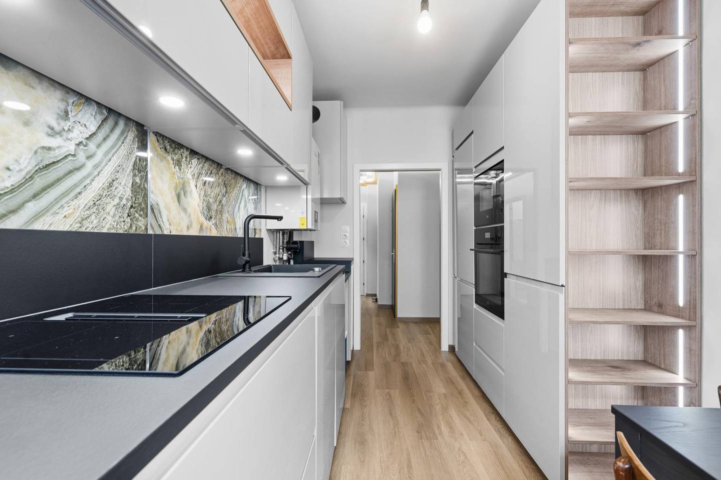 Refurbished apartment near Donaukanal with courtyard parking