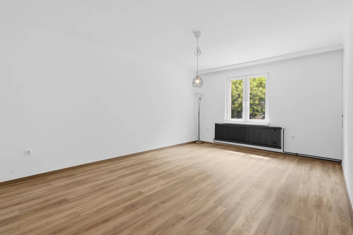Refurbished apartment near Donaukanal with courtyard parking