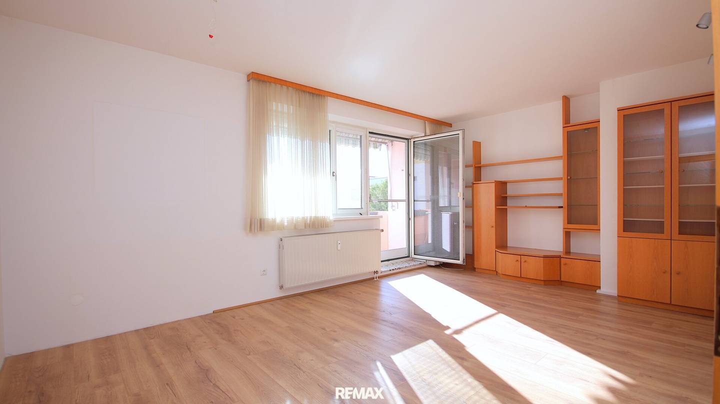 Sonnige Eigentumswohnung mit Loggia und Tiefgaragenplatz