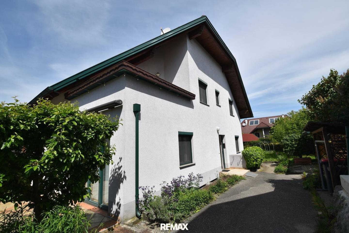Familienfreundliche Doppelhaushälfte mit Garten und Carport