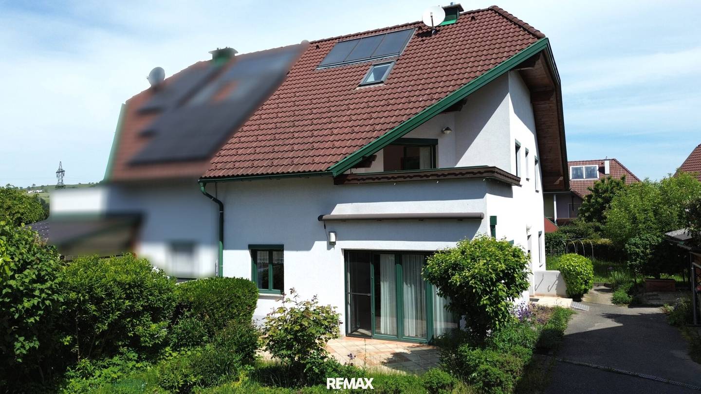 Familienfreundliche Doppelhaushälfte mit Garten und Carport