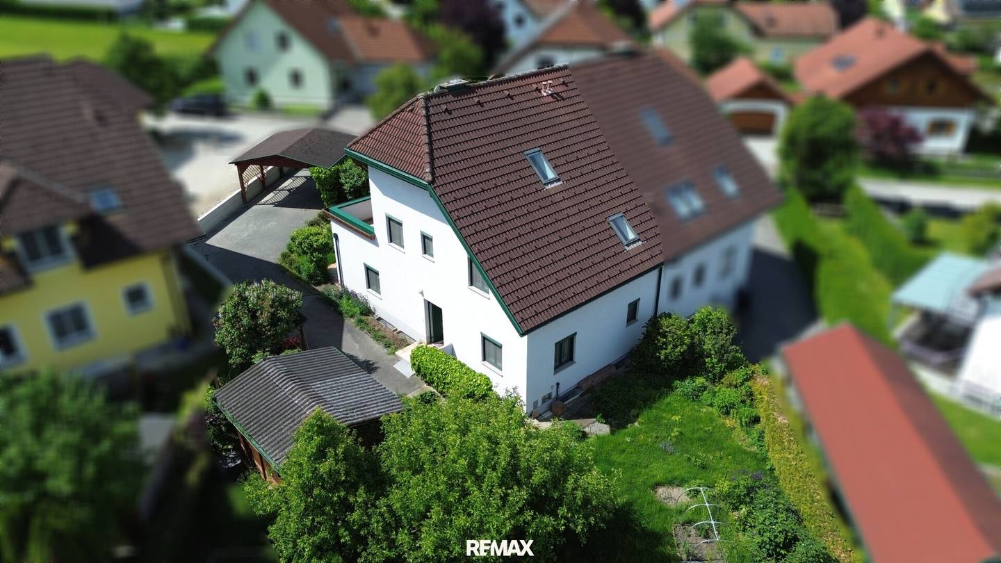 Familienfreundliche Doppelhaushälfte mit Garten und Carport