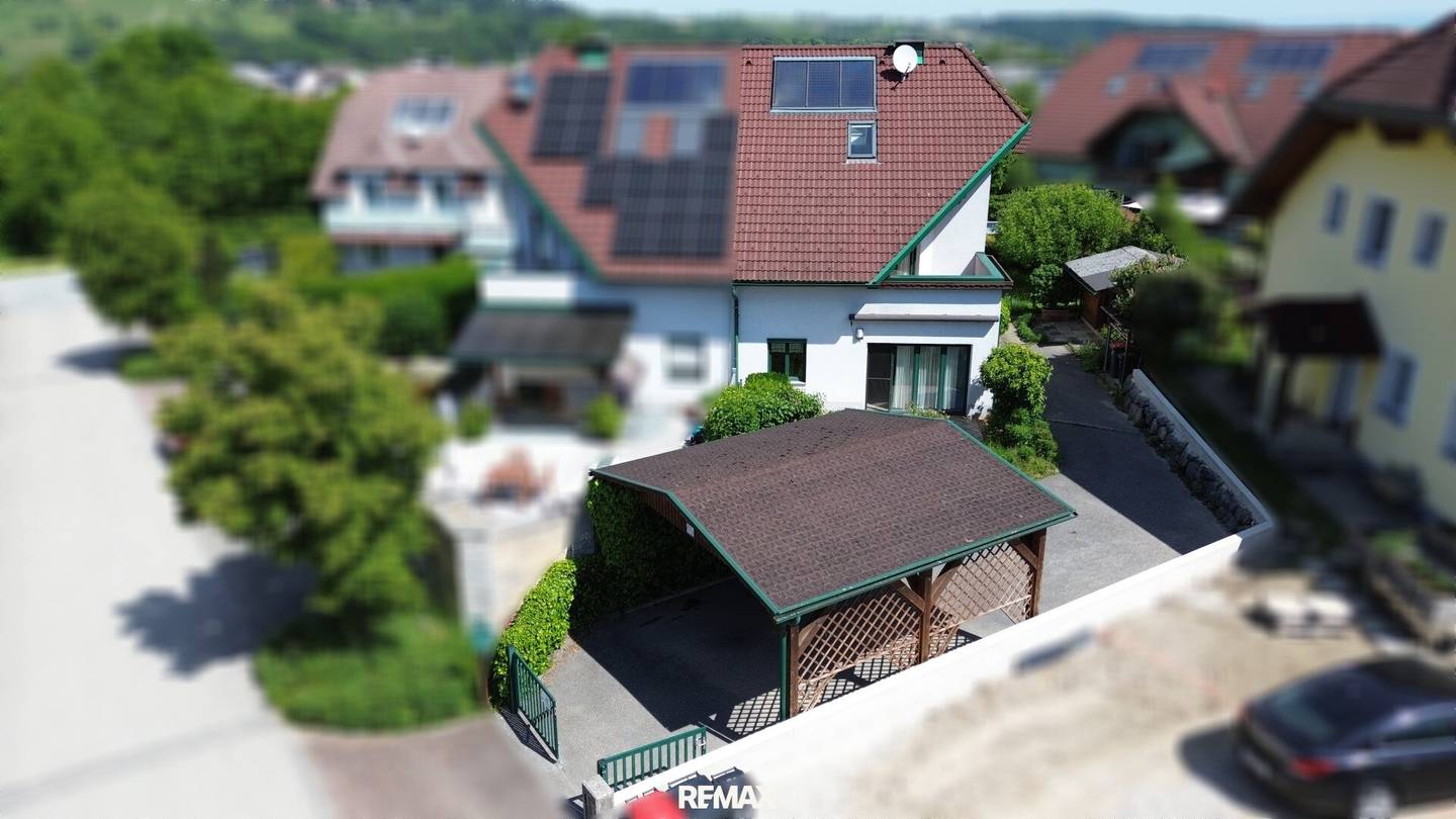 Familienfreundliche Doppelhaushälfte mit Garten und Carport
