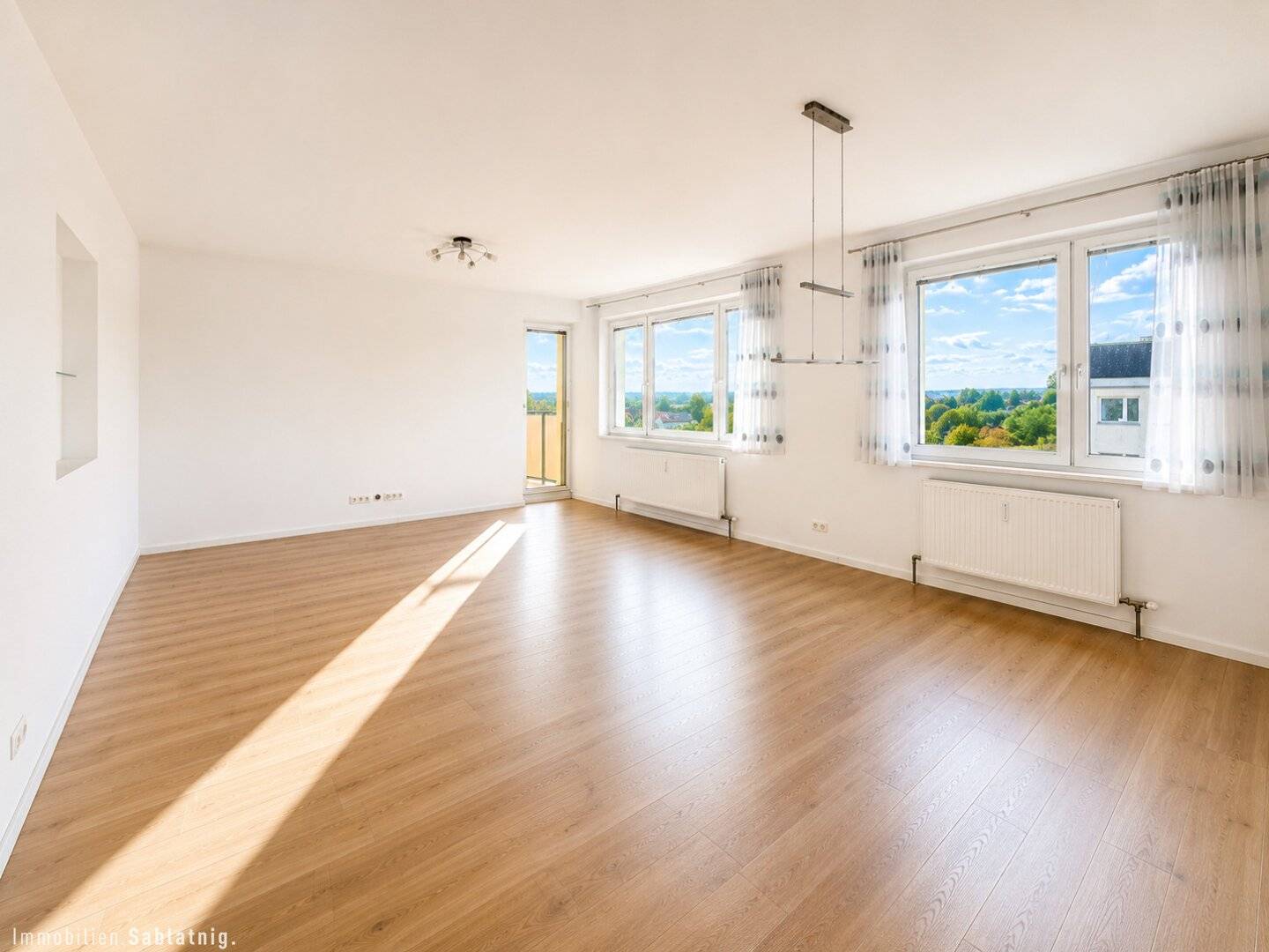 RAUM - LICHT - LEBEN! Große 4-Zimmer Wohnung mit Balkon in Laxenburg – gepflegt, sonnig, top Ausstattung!