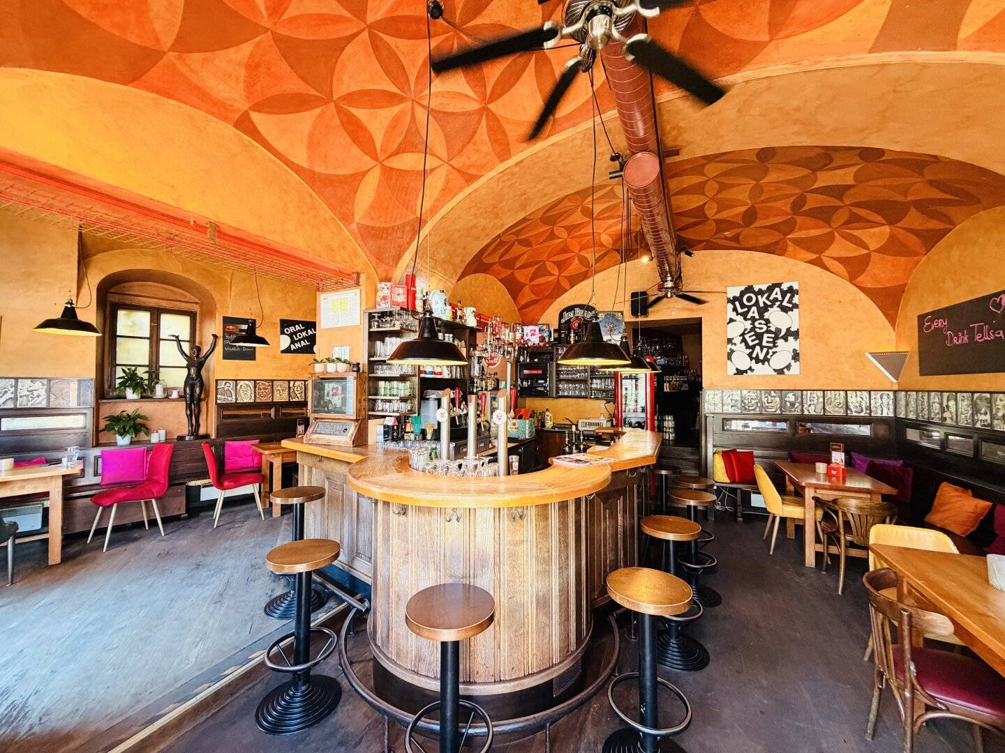 Traditional restaurant seeks successor, centrally located, large guest garden and attractive rent