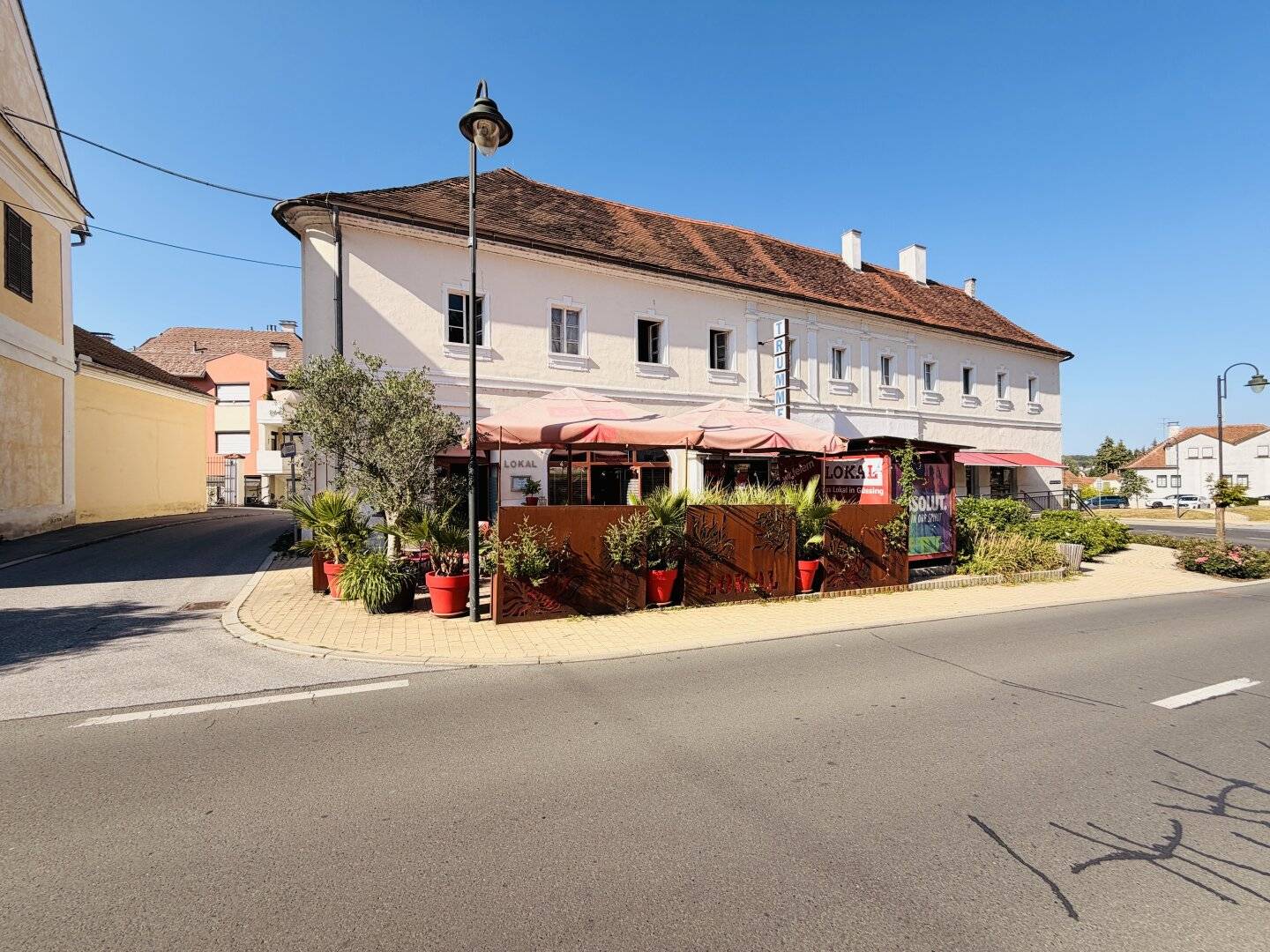 Traditional restaurant seeks successor, centrally located, large guest garden and attractive rent