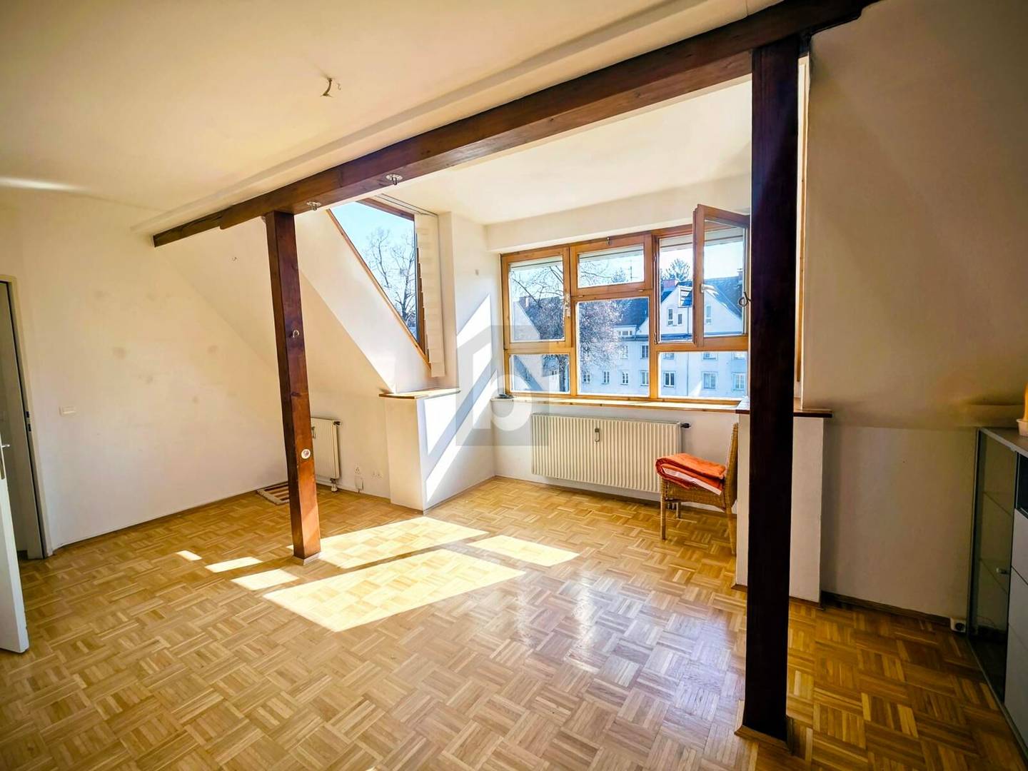 Bright Dachgeschosswohnung with balcony and fireplace connection