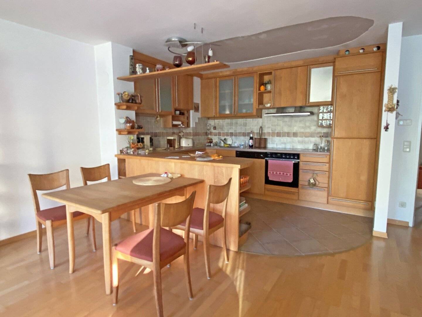 Apartment in green location with balcony near Auhof Center