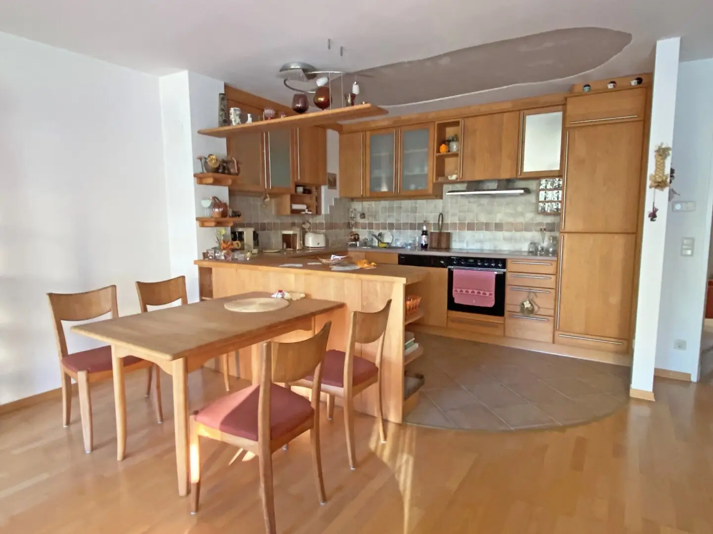 Apartment in green location with balcony near Auhof Center