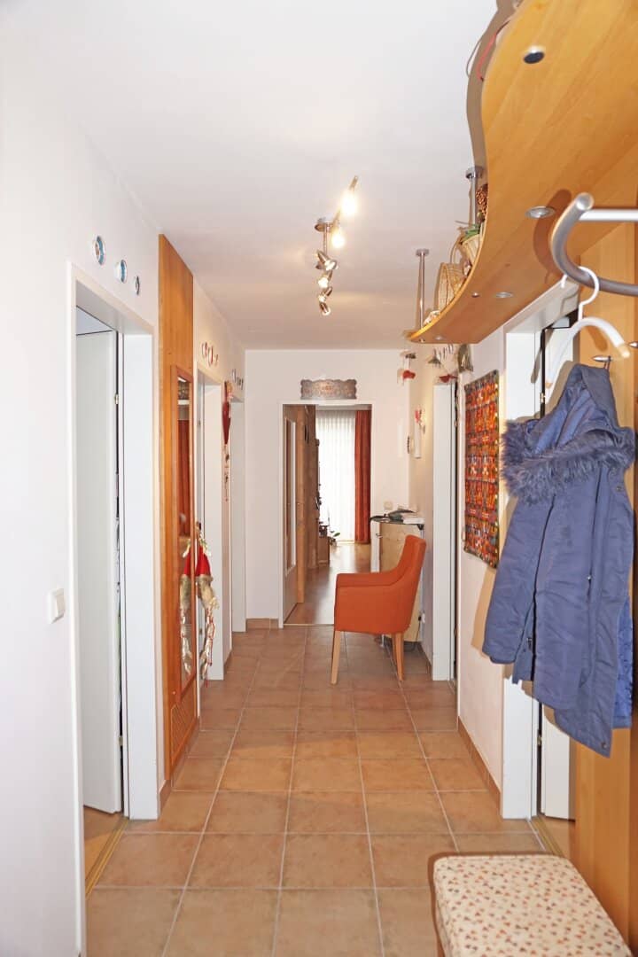 Apartment in green location with balcony near Auhof Center