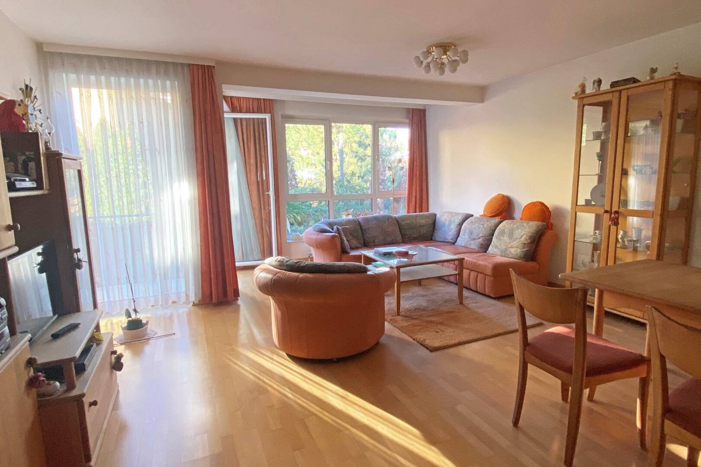 Apartment in green location with balcony near Auhof Center
