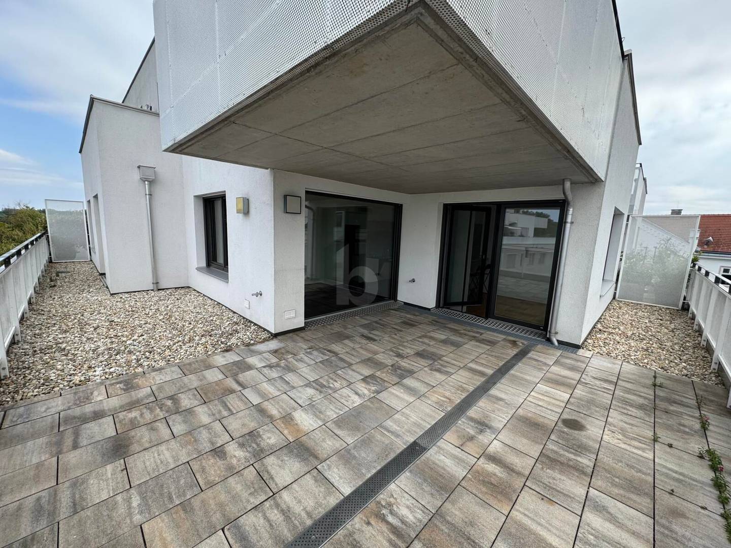 Penthouse with large roof terrace and Danube view