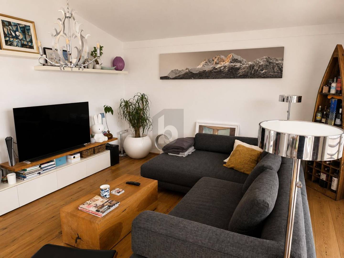 Lichtdurchflutetes Penthouse mit See und Bergblick