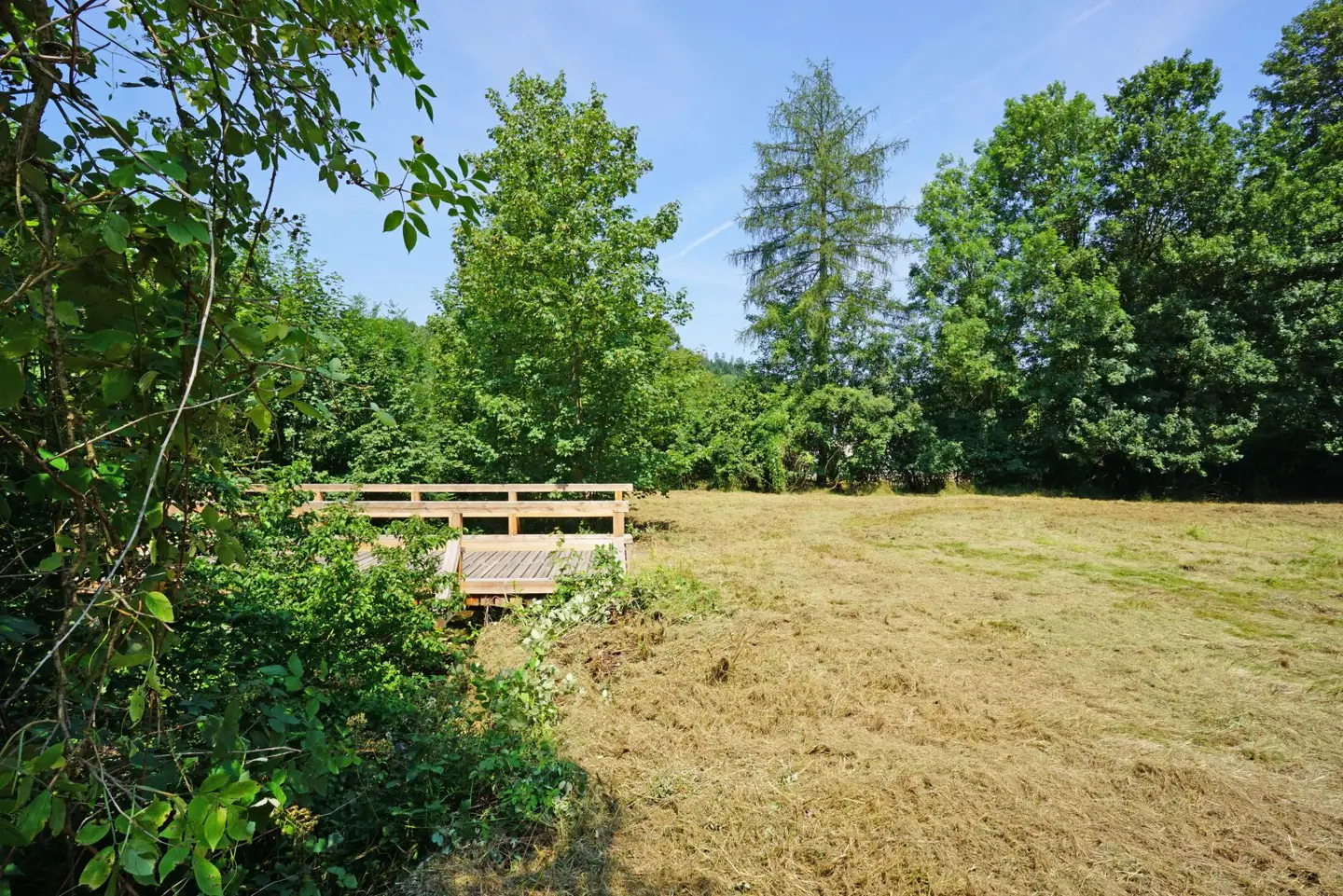 Level building plot in sunny quiet location, only 2 km from Pressbaum Center