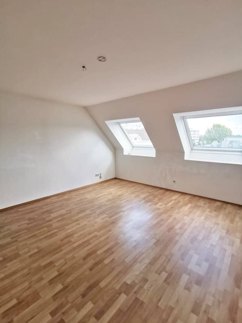 like-new 2 1/2 room attic maisonette apartment with terrace