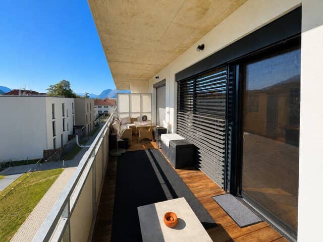Nearly new 3-room apartment with south balcony and underground parking in Hall-Schönegg
