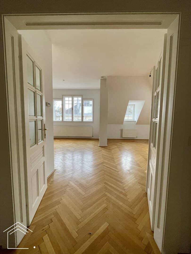 First occupancy after stylish renovation - old building apartment in beautiful period villa - a home for discerning standards