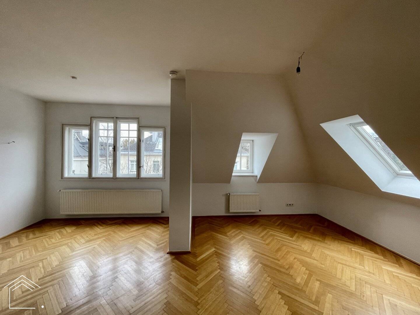 First occupancy after stylish renovation - old building apartment in beautiful period villa - a home for discerning standards
