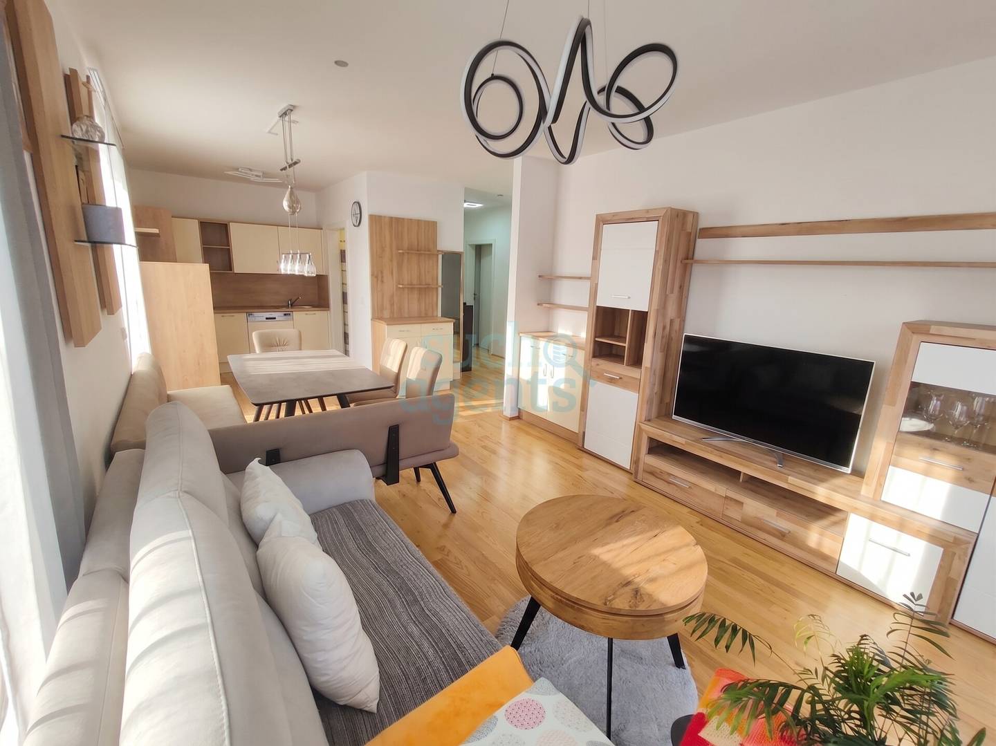 Modern ground floor apartment with private garden and south terrace