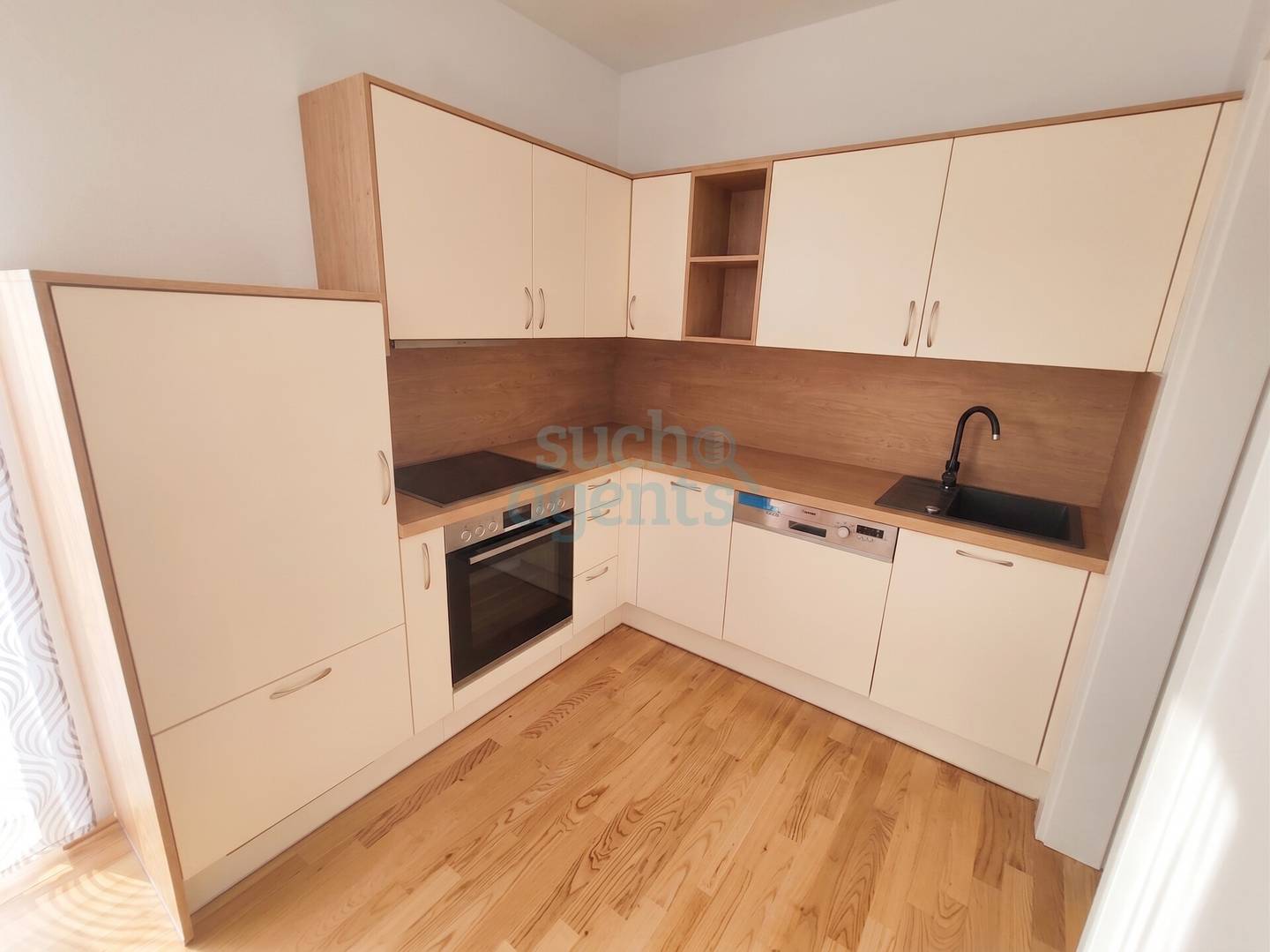 Modern ground floor apartment with private garden and south terrace